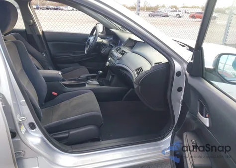 2010 Honda Accord 2.4 Lx z USA, uszkodzony, nr VIN 1HGCP2F31AA025864